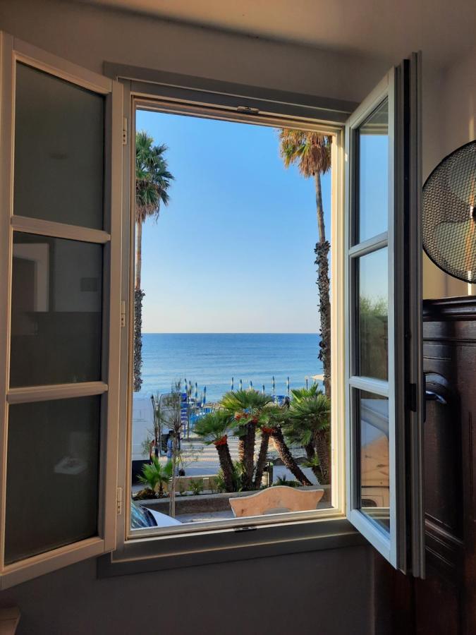 Finestre Sul Mare Villa San Lorenzo al Mare Værelse billede